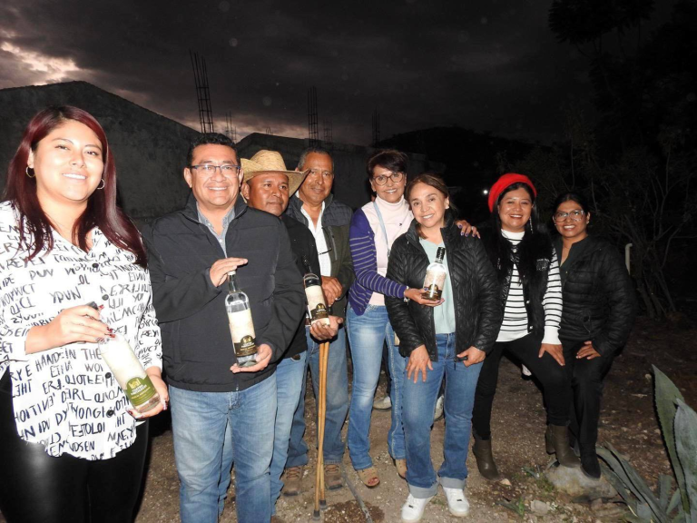 Destaca Pavel Gaspar importancia del mezcal en la cultura y la economía local